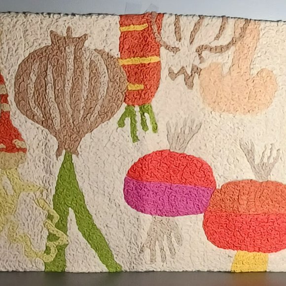 VINTAGE HAND MADE  RUG 32"X20" - Picture 9 of 12